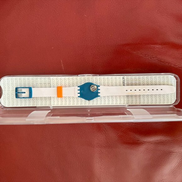 Swatch Watch in case, Excellent used condition - Picture 2 of 3